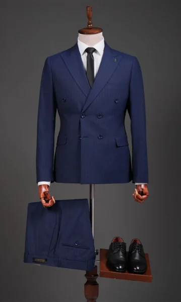 Костюм двубортный